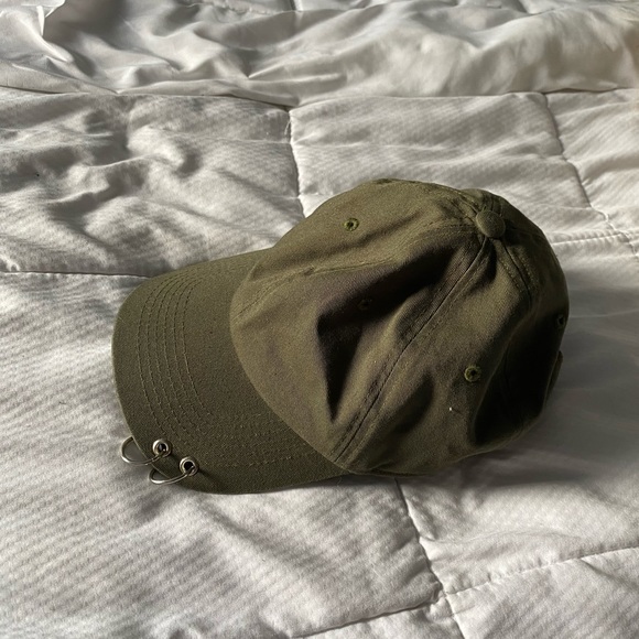 Women’s Green Hat with Silver Chains 🧢 - Picture 12 of 15